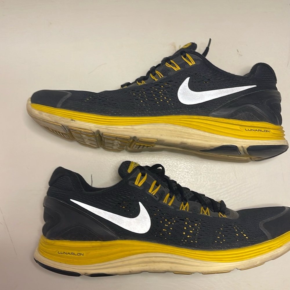 Size 10.5 - Nike Lunarglide + Livestrong